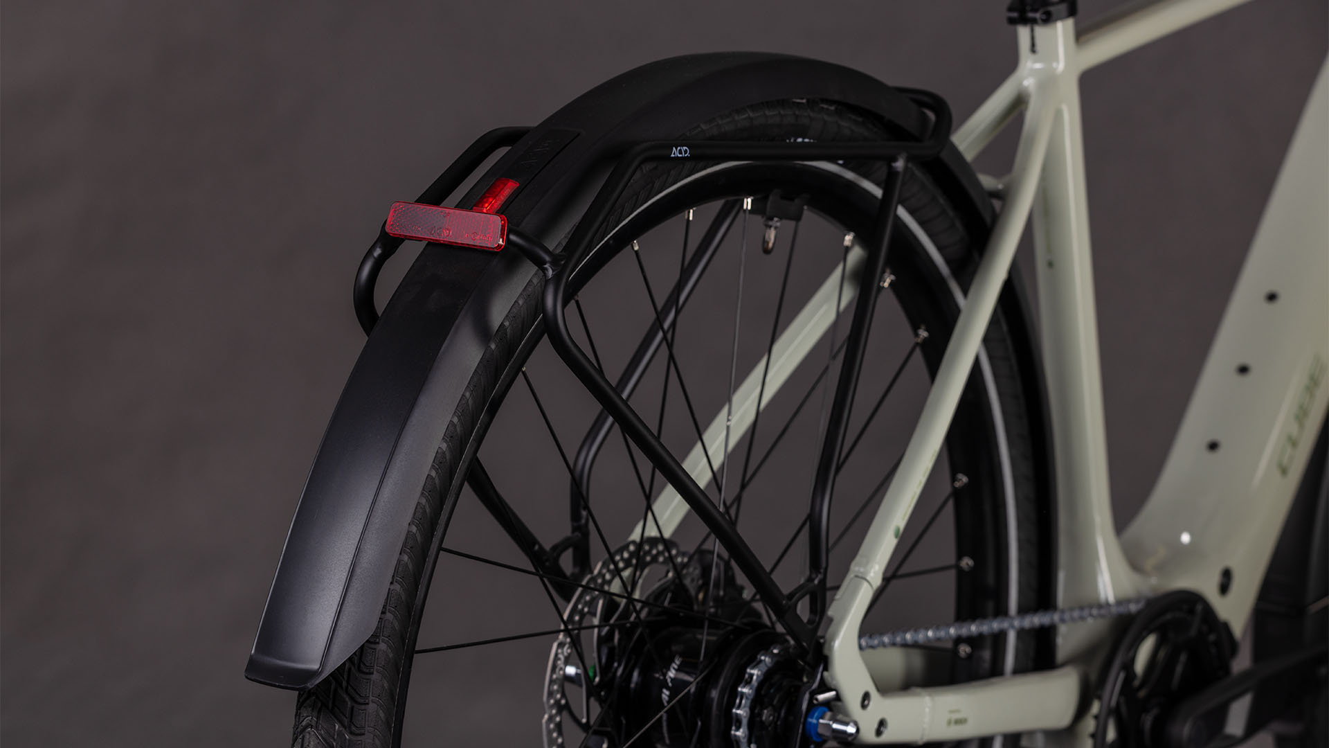 Cube Editor Hybrid SLX 400X FE reedbeige´n´chrome UN3556 Fahrzeug mit Antrieb durch Lithium-Ionen- Batterien. Transport nach SV 388 und 666 ADR.