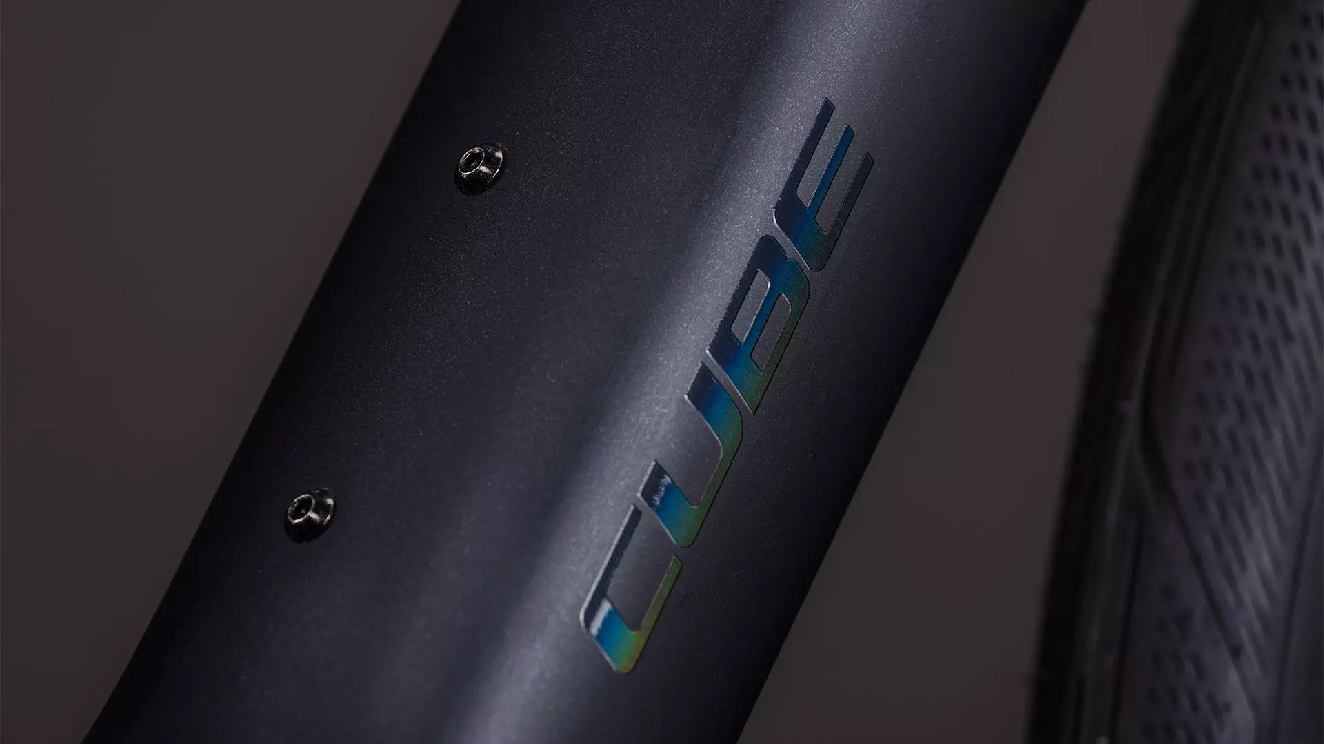 Cube Editor Hybrid Pro 400X coal´n´prism UN3556 Fahrzeug mit Antrieb durch Lithium-Ionen- Batterien. Transport nach SV 388 und 666 ADR.