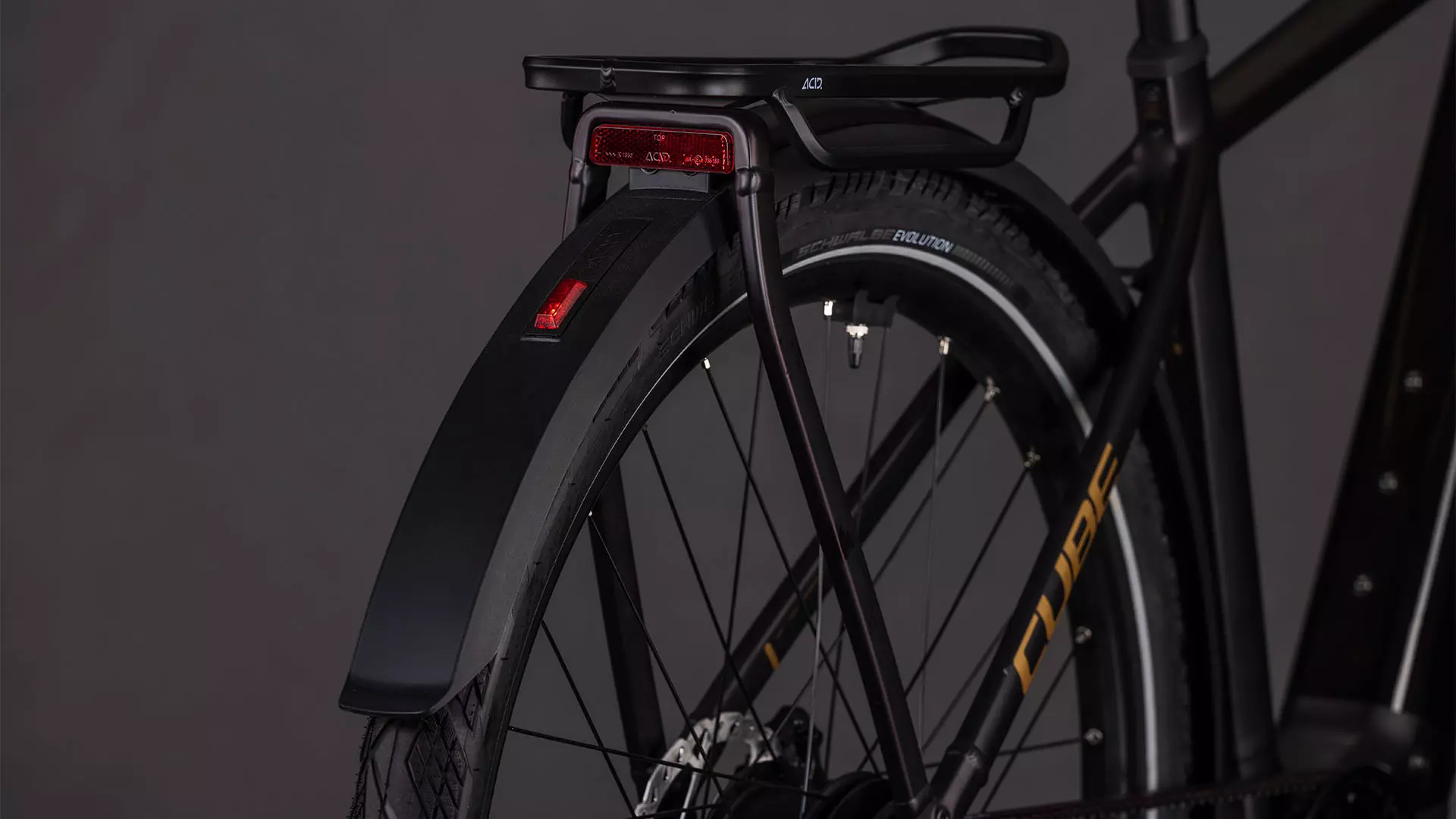 Cube Kathmandu Hybrid Comfort SLX 800 solareclipse´n´gold UN3556 Fahrzeug mit Antrieb durch Lithium-Ionen- Batterien. Transport nach SV 388 und 666 ADR.