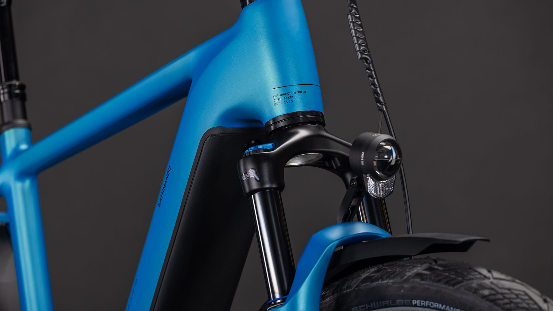 Cube Kathmandu Hybrid Comfort Pro 800 azure´n´black UN3556 Fahrzeug mit Antrieb durch Lithium-Ionen- Batterien. Transport nach SV 388 und 666 ADR.