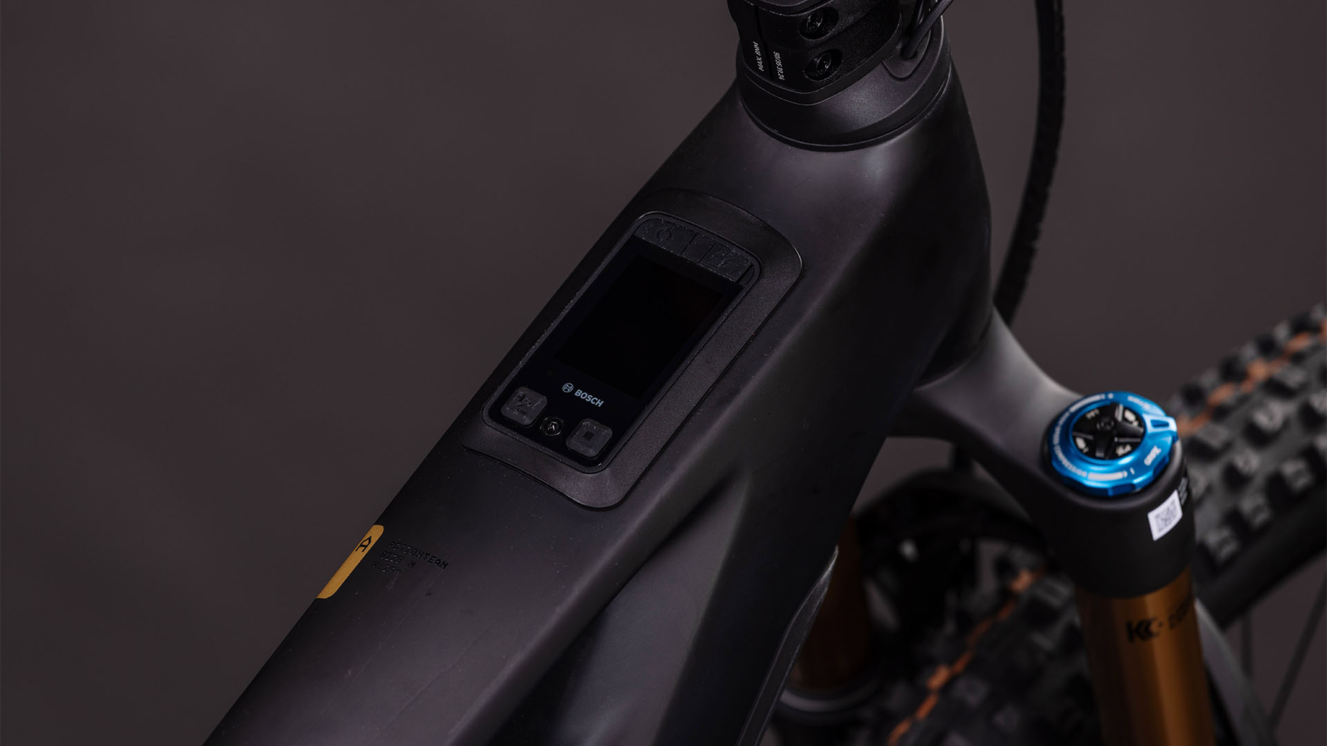 Cube Stereo Hybrid ONE44 HPC AT 800 carbon´n´gold UN3556 Fahrzeug mit Antrieb durch Lithium-Ionen- Batterien. Transport nach SV 388 und 666 ADR.