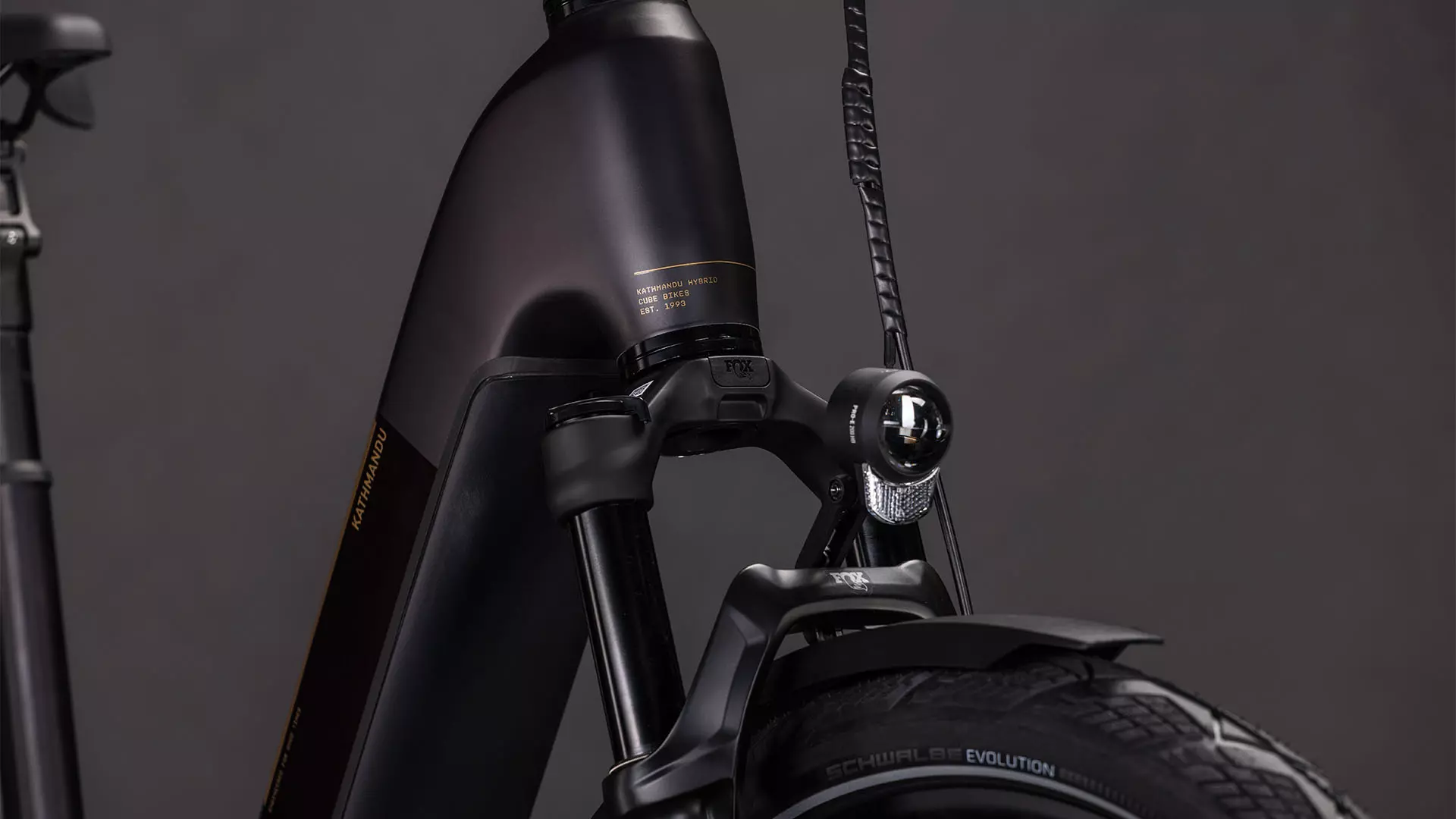 Cube Kathmandu Hybrid Comfort SLX 800 solareclipse´n´gold UN3556 Fahrzeug mit Antrieb durch Lithium-Ionen- Batterien. Transport nach SV 388 und 666 ADR.