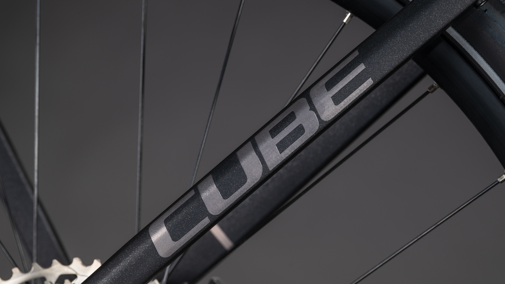 Cube Kathmandu Hybrid SLX 800 silverdust´n´chrome UN3556 Fahrzeug mit Antrieb durch Lithium-Ionen- Batterien. Transport nach SV 388 und 666 ADR.