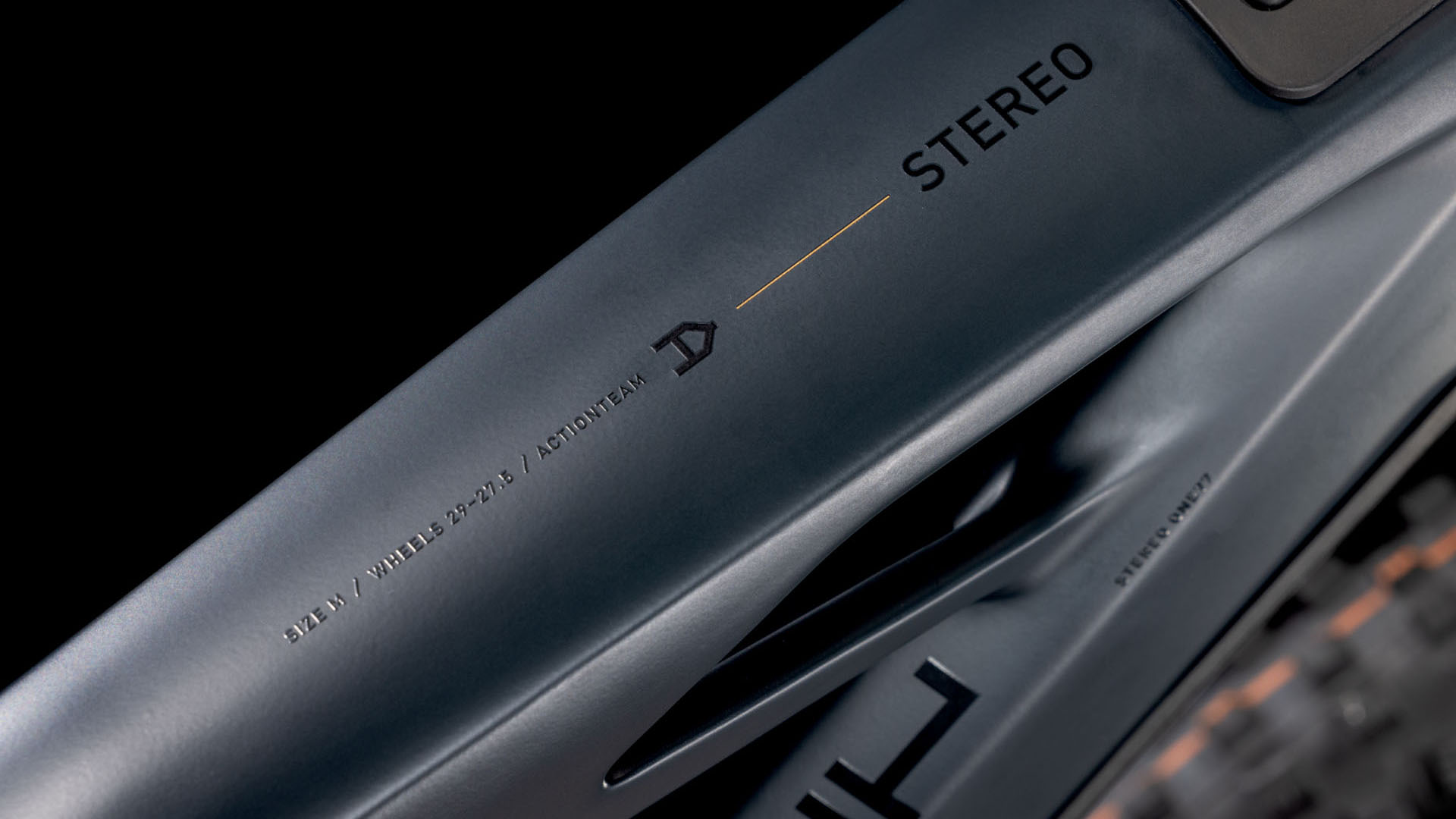 Cube Stereo Hybrid ONE77 HPC AT 800 carbon´n´gold Batteriebetriebenes Fahrzeug (UN 3171) unterliegt nicht den Vorschriften des ADR