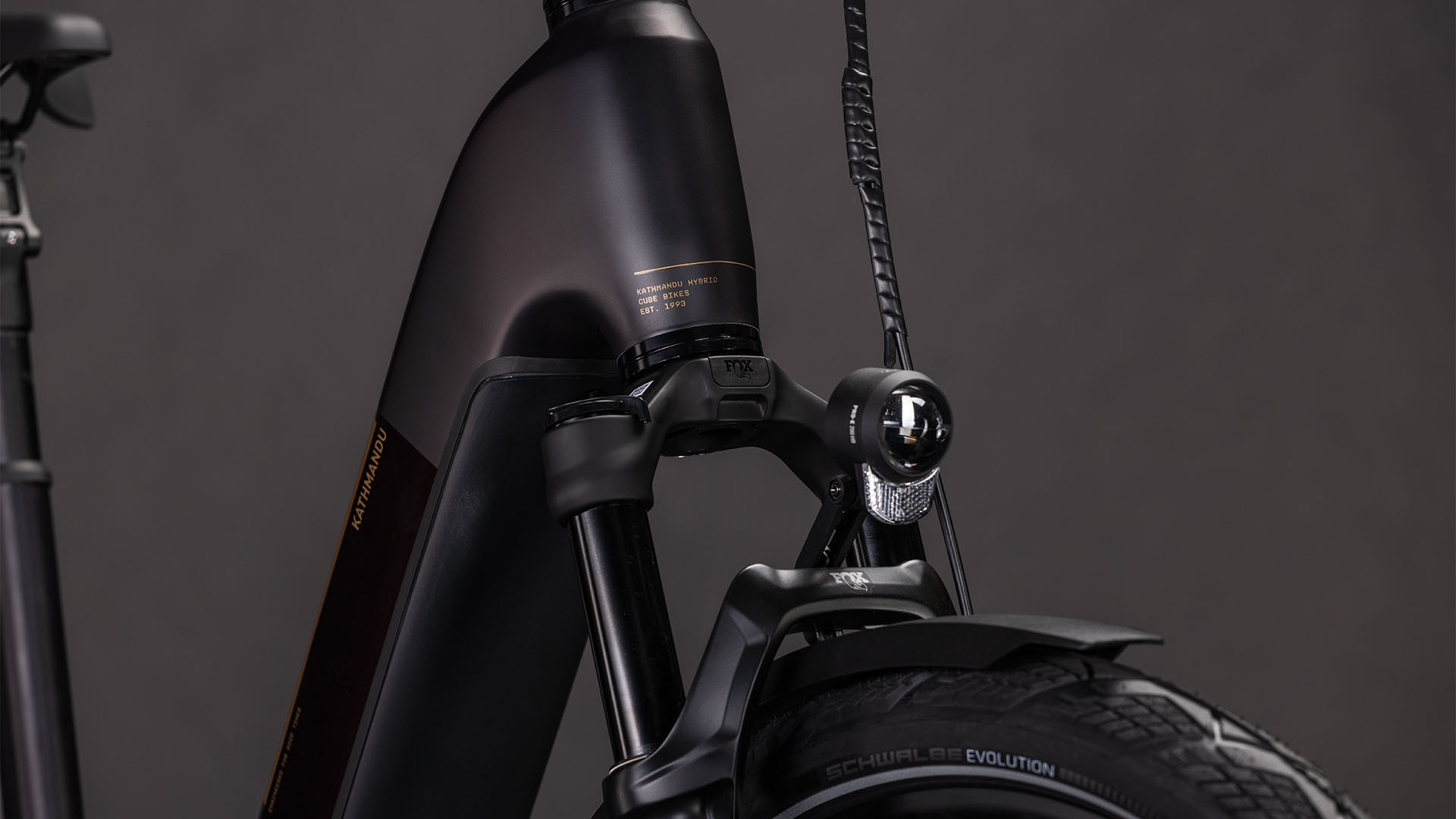 Cube Kathmandu Hybrid Comfort SLX 800 solareclipse´n´gold UN3556 Fahrzeug mit Antrieb durch Lithium-Ionen- Batterien. Transport nach SV 388 und 666 ADR.