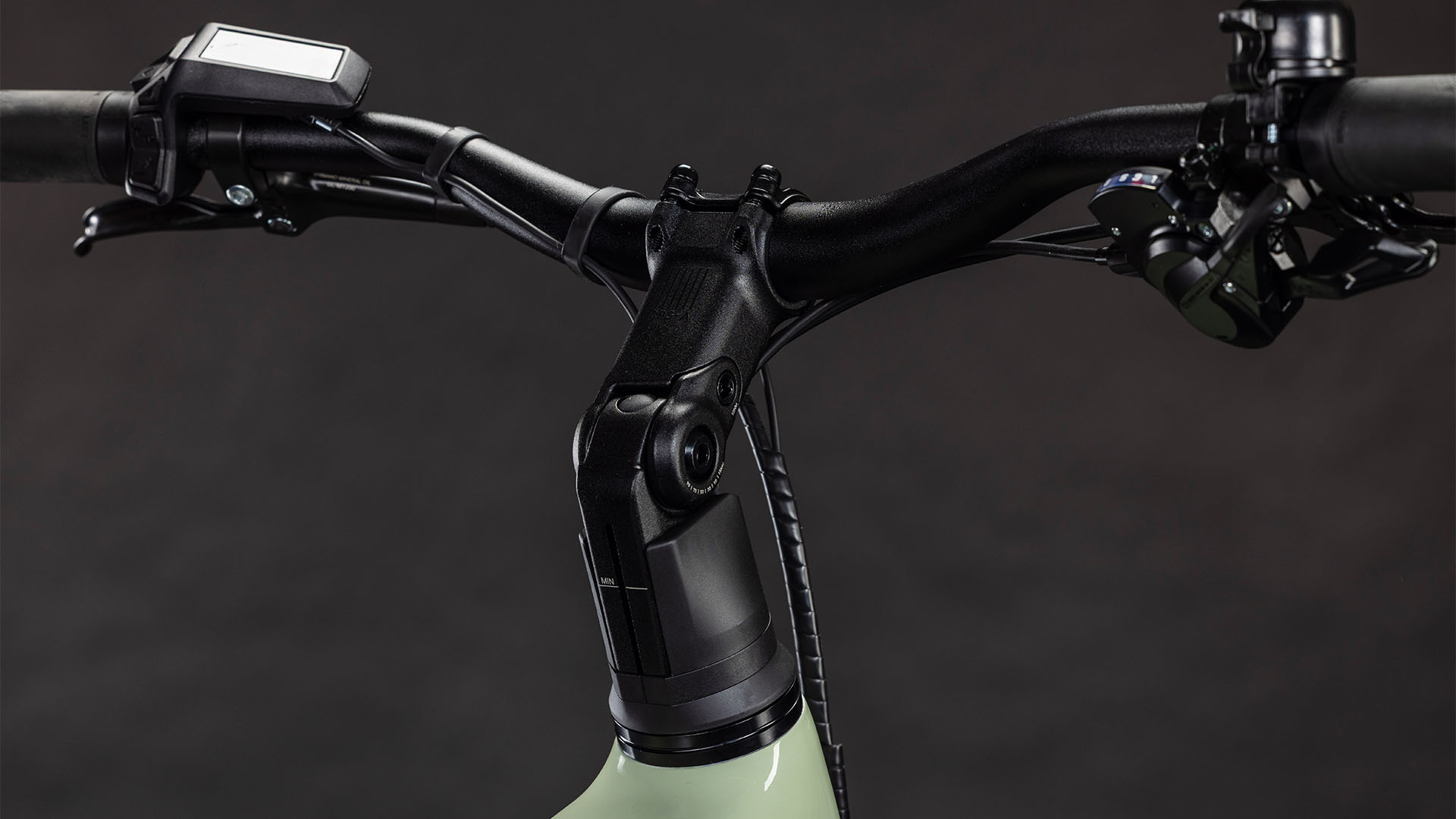 Cube Kathmandu Hybrid ONE 800 pea´n´green UN3556 Fahrzeug mit Antrieb durch Lithium-Ionen- Batterien. Transport nach SV 388 und 666 ADR.