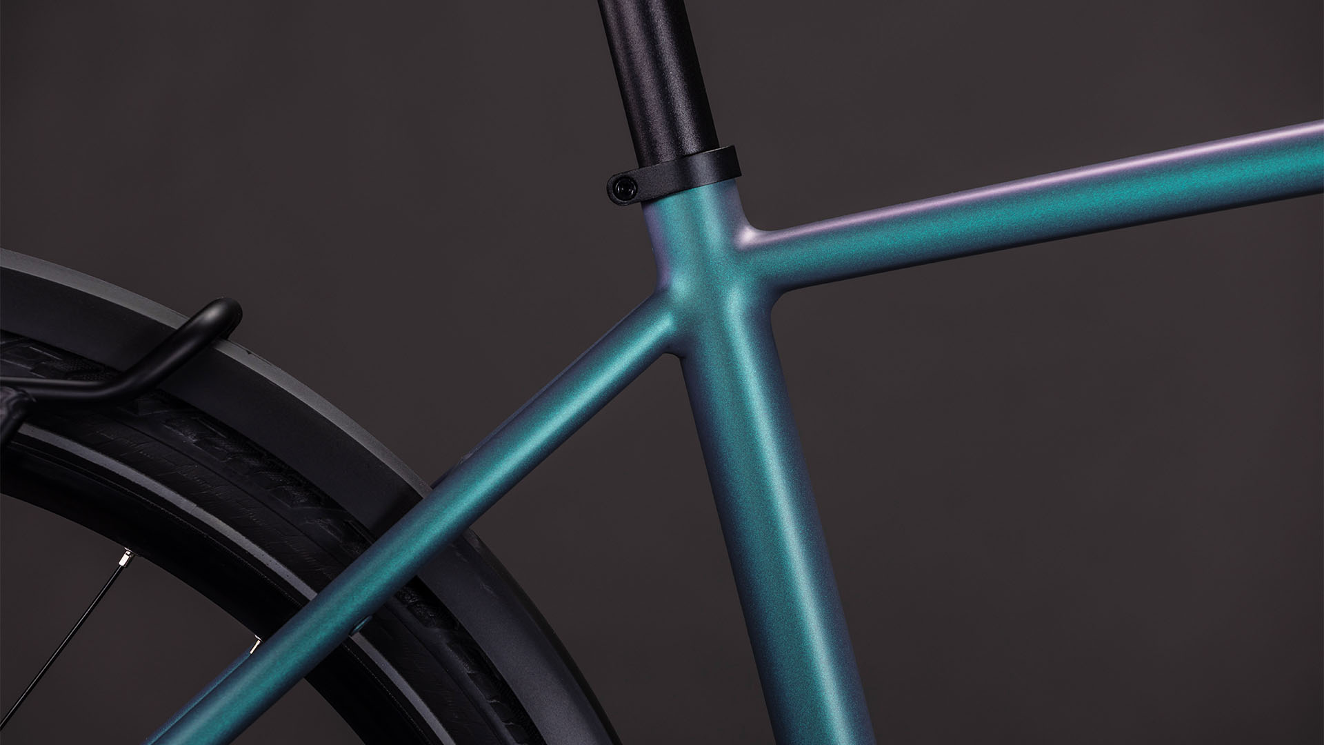 Cube Editor Hybrid SLT 400X FE smaragdgrey´n´prism UN3556 Fahrzeug mit Antrieb durch Lithium-Ionen- Batterien. Transport nach SV 388 und 666 ADR.