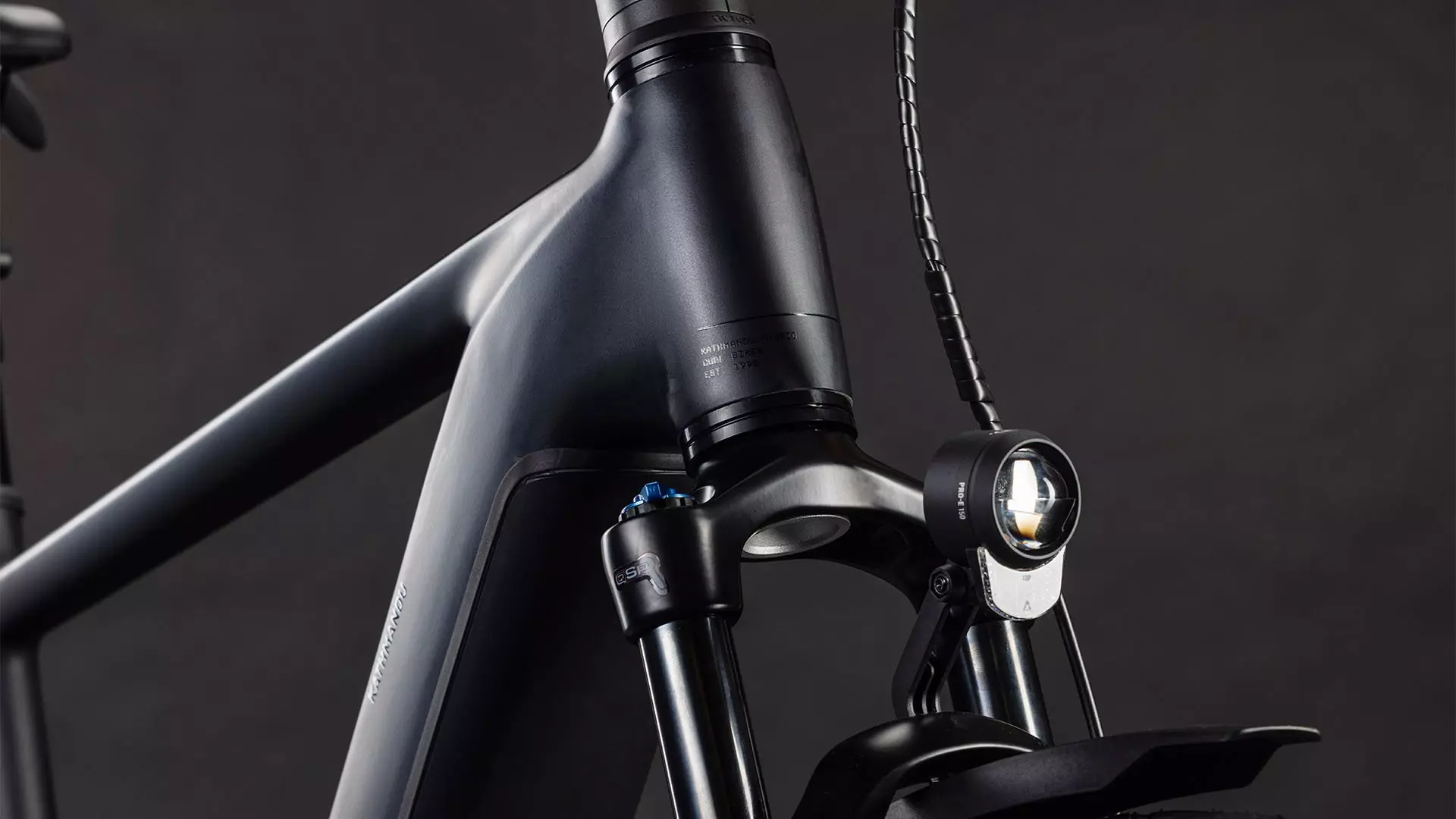 Cube Kathmandu Hybrid Pro 800 coal´n´black UN3556 Fahrzeug mit Antrieb durch Lithium-Ionen- Batterien. Transport nach SV 388 und 666 ADR.