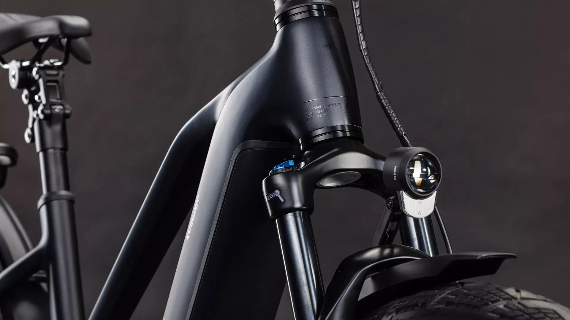 Cube Kathmandu Hybrid Pro 800 coal´n´black UN3556 Fahrzeug mit Antrieb durch Lithium-Ionen- Batterien. Transport nach SV 388 und 666 ADR.