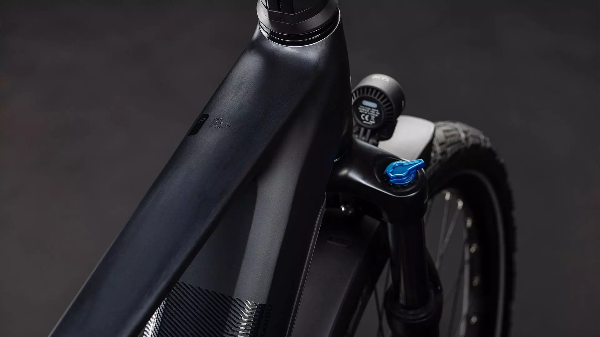 Cube Kathmandu Hybrid Pro 800 coal´n´black UN3556 Fahrzeug mit Antrieb durch Lithium-Ionen- Batterien. Transport nach SV 388 und 666 ADR.