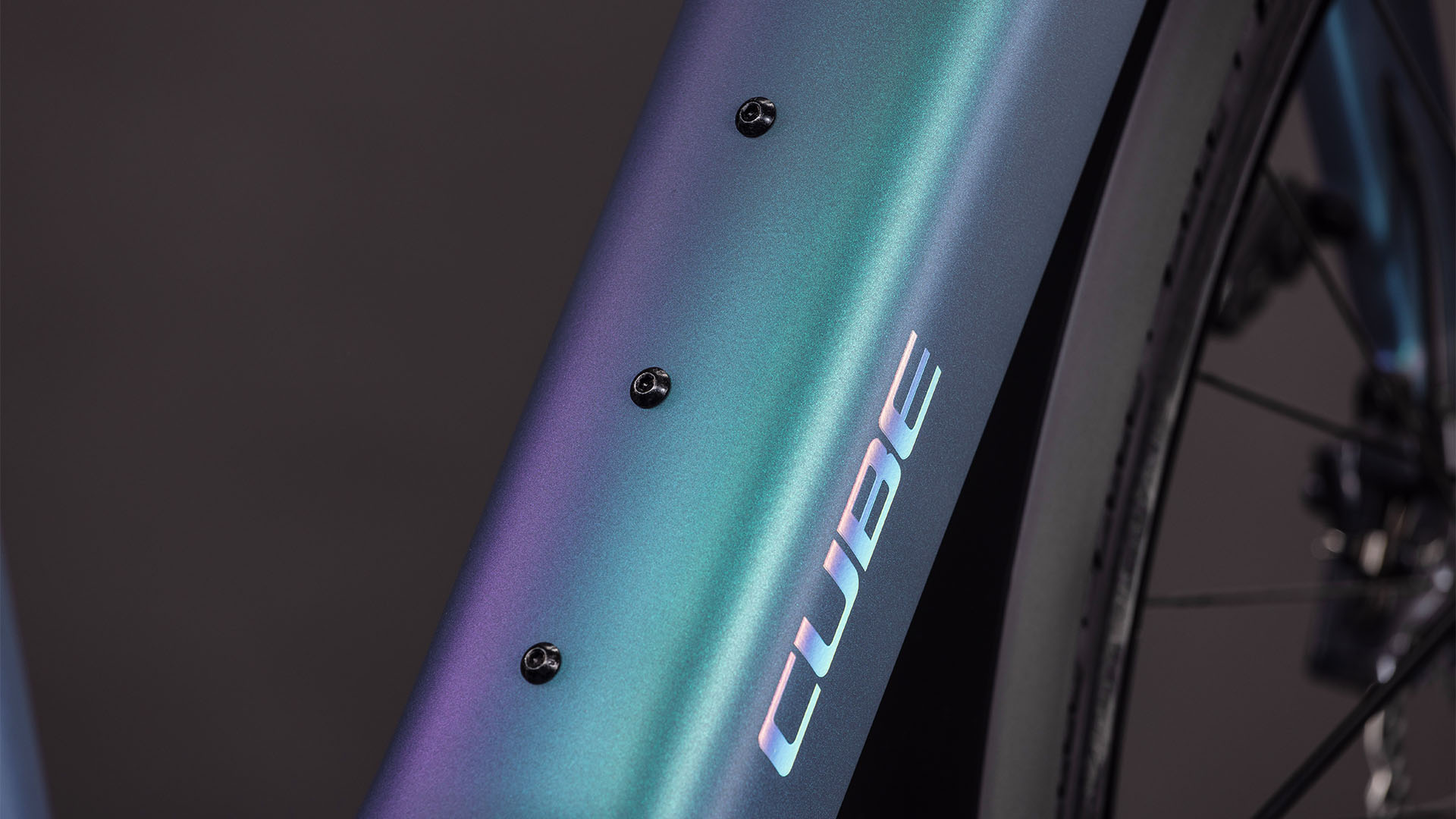 Cube Editor Hybrid SLT 400X FE smaragdgrey´n´prism UN3556 Fahrzeug mit Antrieb durch Lithium-Ionen- Batterien. Transport nach SV 388 und 666 ADR.