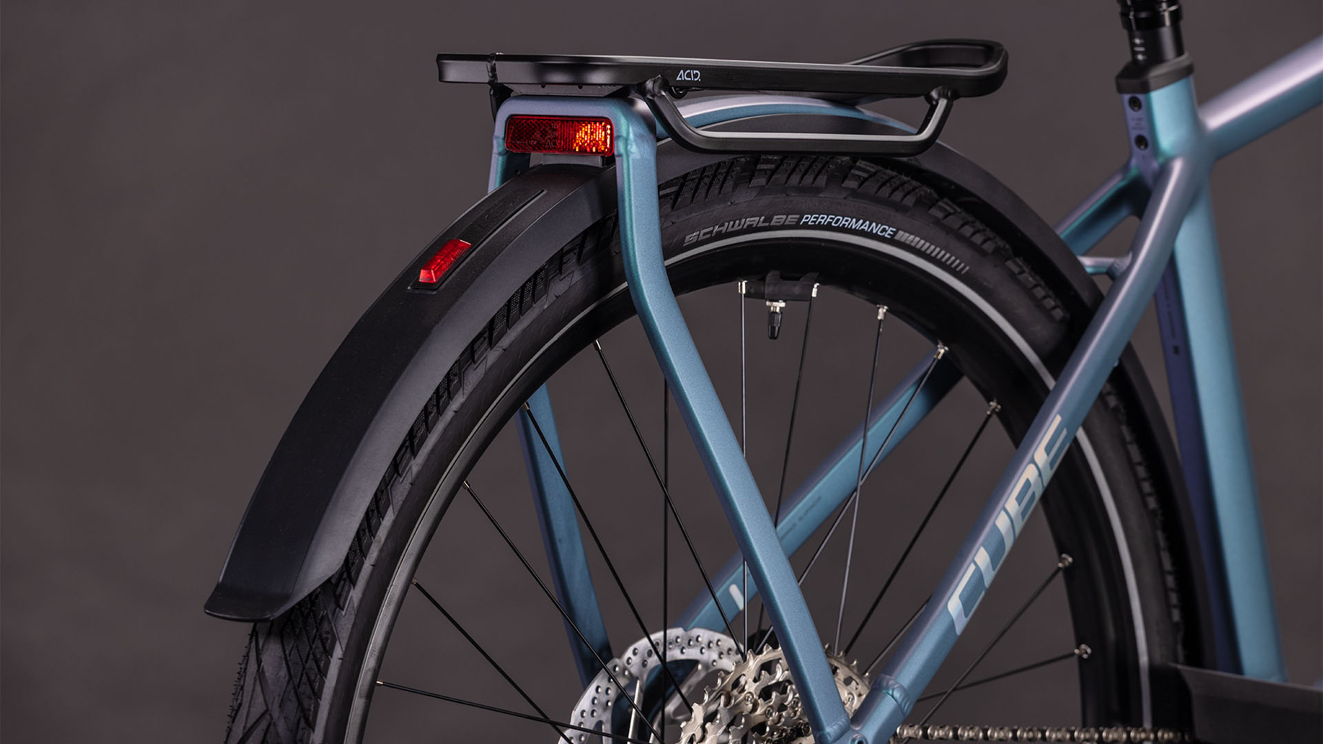 Cube Kathmandu Hybrid EXC 800 smaragdgrey´n´prism UN3556 Fahrzeug mit Antrieb durch Lithium-Ionen- Batterien. Transport nach SV 388 und 666 ADR.