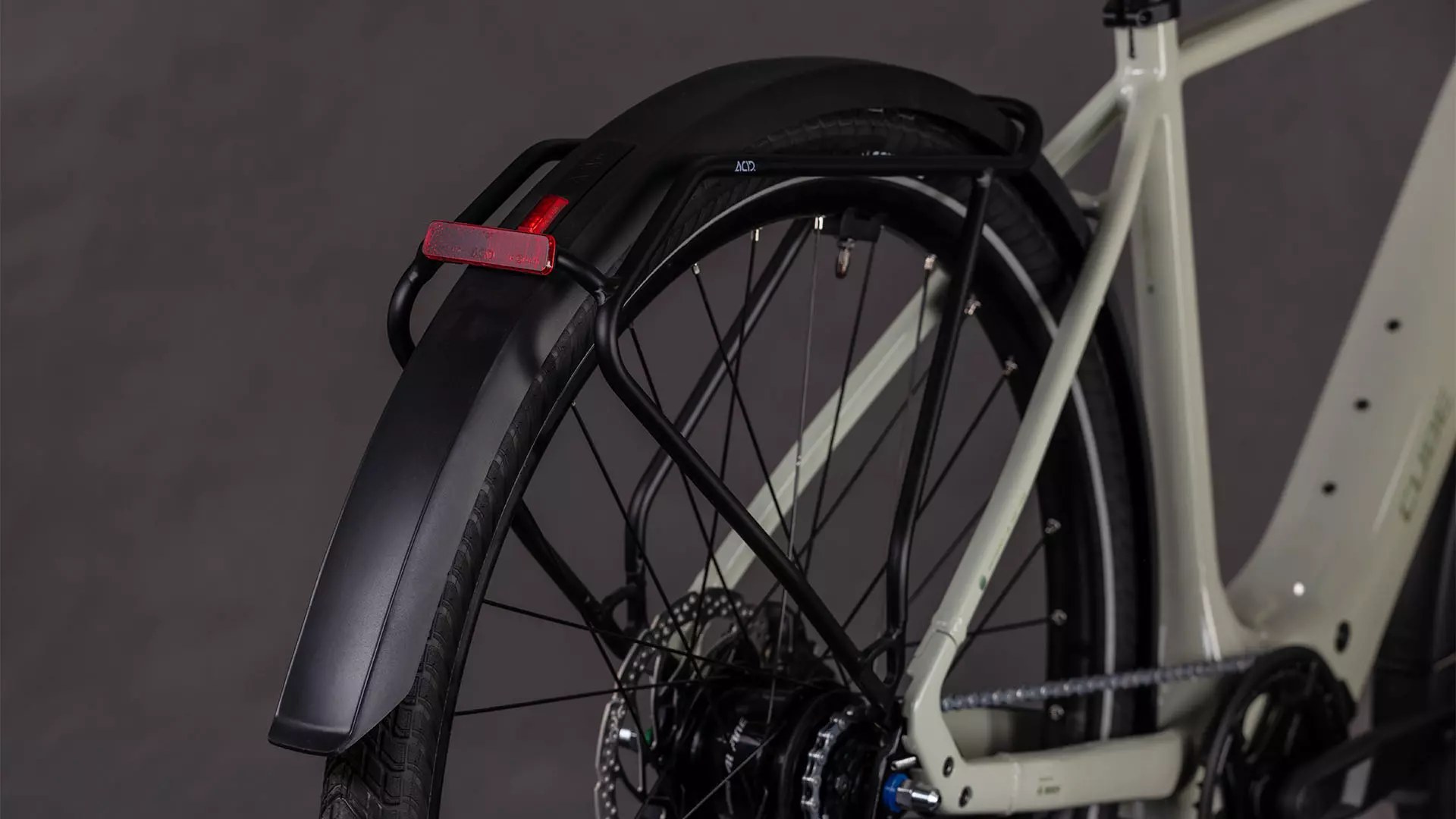 Cube Editor Hybrid SLX 400X FE reedbeige´n´chrome UN3556 Fahrzeug mit Antrieb durch Lithium-Ionen- Batterien. Transport nach SV 388 und 666 ADR.