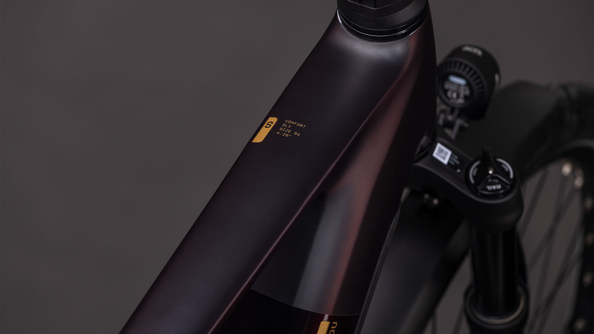 Cube Kathmandu Hybrid Comfort SLX 800 solareclipse´n´gold UN3556 Fahrzeug mit Antrieb durch Lithium-Ionen- Batterien. Transport nach SV 388 und 666 ADR.