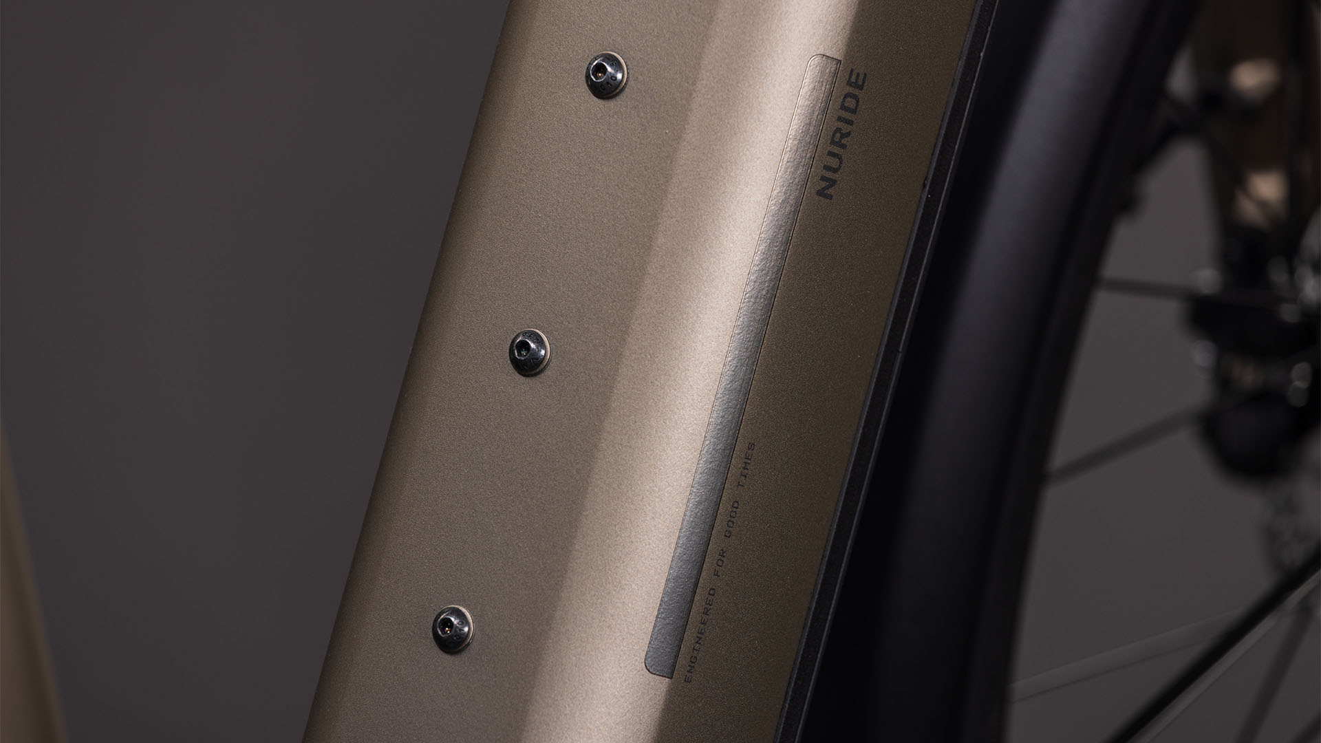 Cube Nuride Hybrid Pro 800 flashstone´n´chrome UN3556 Fahrzeug mit Antrieb durch Lithium-Ionen- Batterien. Transport nach SV 388 und 666 ADR.