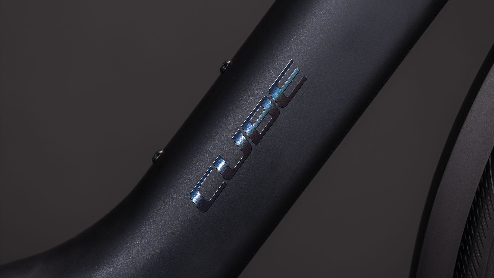 Cube Editor Hybrid Pro 400X FE coal´n´prism UN3556 Fahrzeug mit Antrieb durch Lithium-Ionen- Batterien. Transport nach SV 388 und 666 ADR.