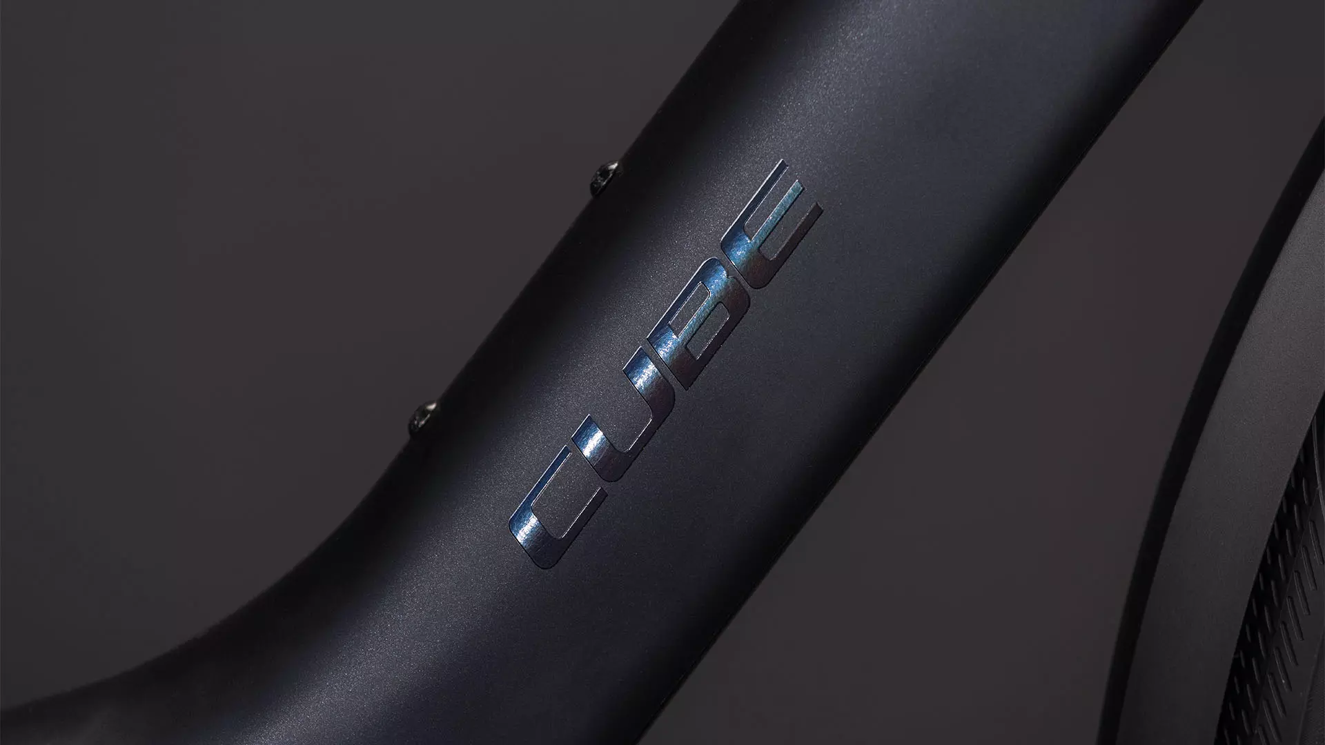 Cube Editor Hybrid Pro 400X FE coal´n´prism UN3556 Fahrzeug mit Antrieb durch Lithium-Ionen- Batterien. Transport nach SV 388 und 666 ADR.