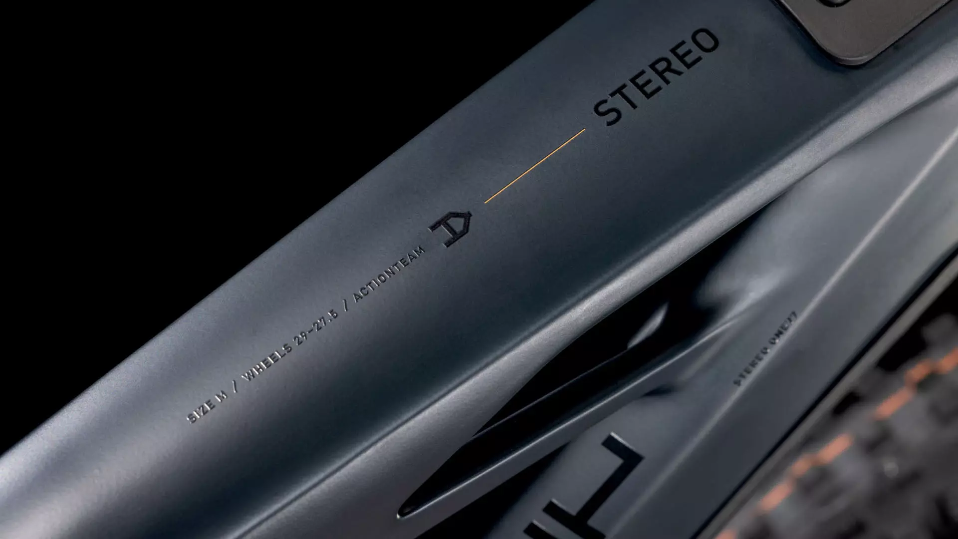 Cube Stereo Hybrid ONE77 HPC AT 800 carbon´n´gold 