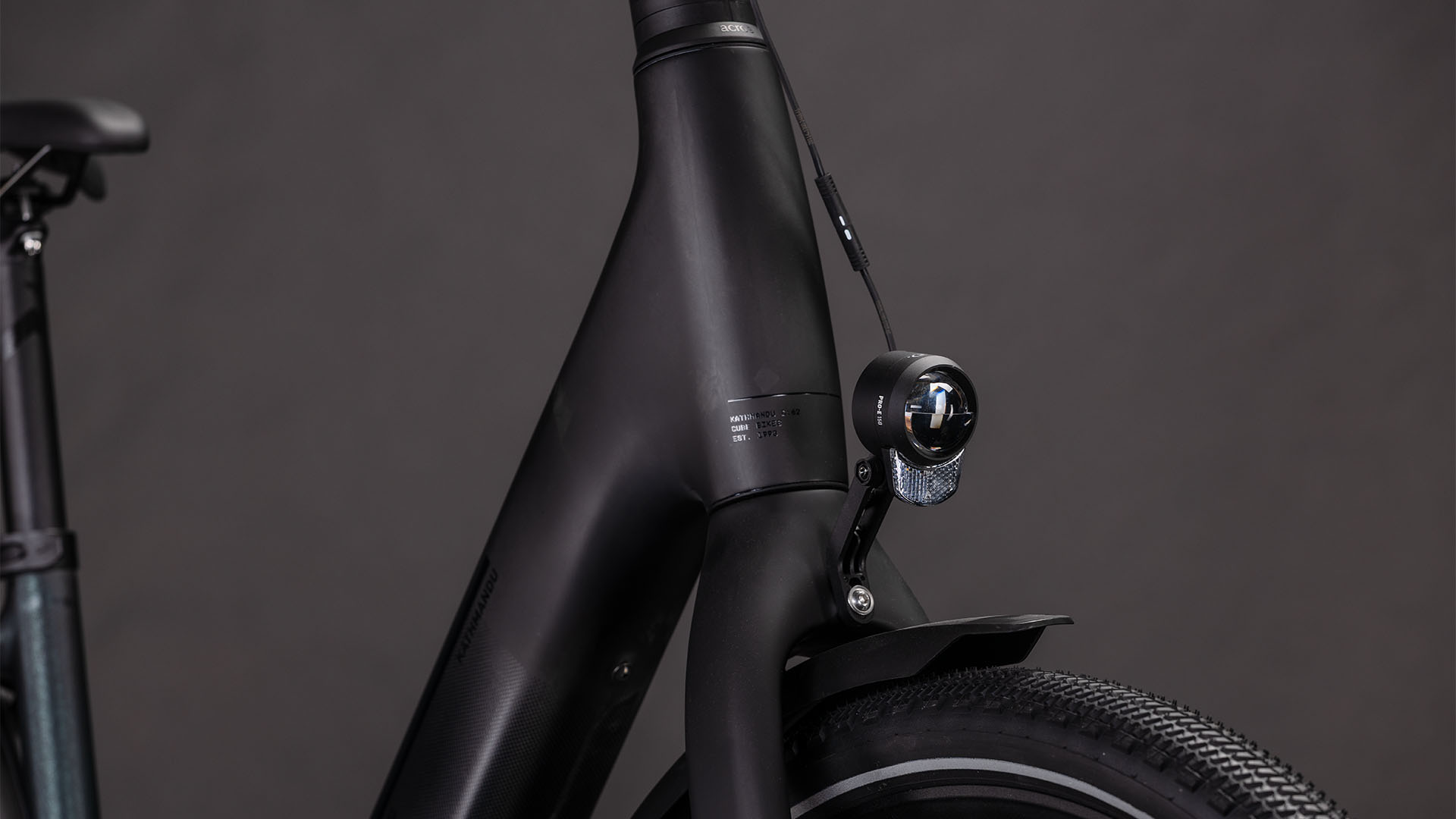 Cube Kathmandu Hybrid C:62 SLX 400X liquidblack´n´bluedust UN3556 Fahrzeug mit Antrieb durch Lithium-Ionen- Batterien. Transport nach SV 388 und 666 ADR.