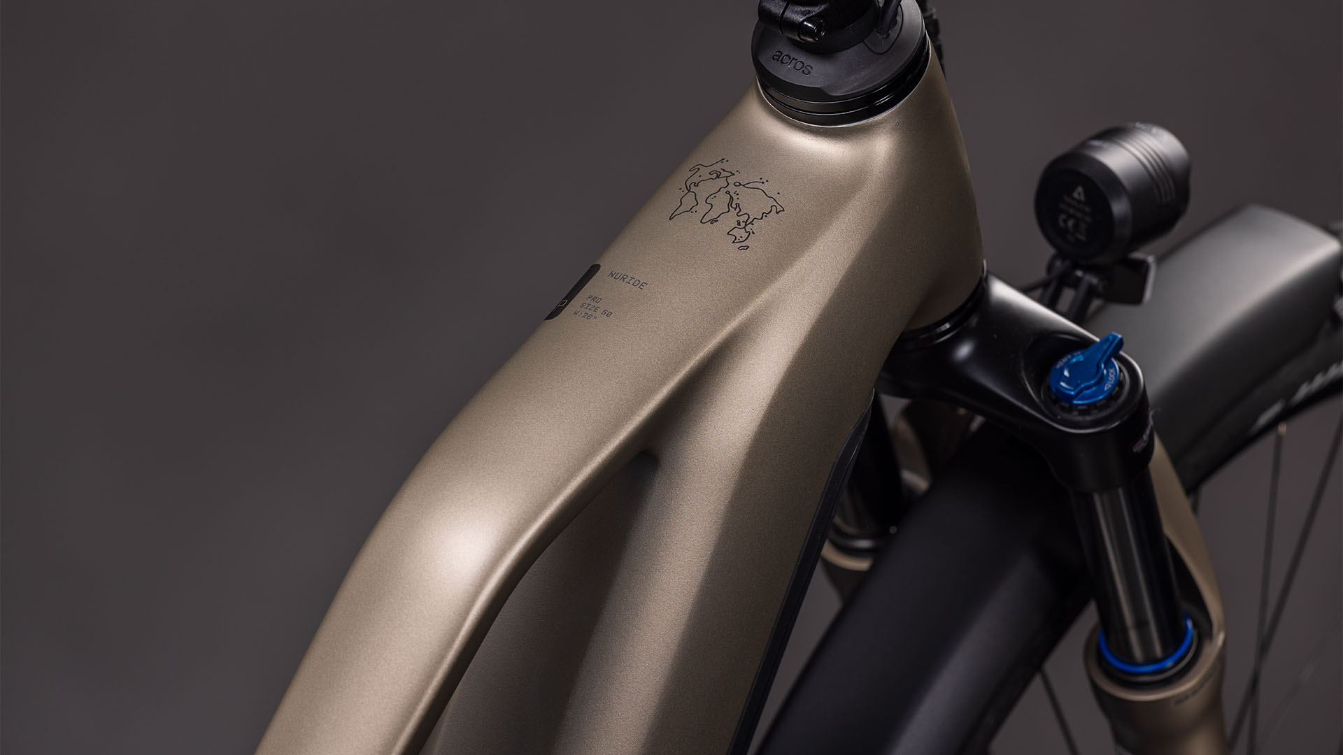 Cube Nuride Hybrid Pro 800 flashstone´n´chrome UN3556 Fahrzeug mit Antrieb durch Lithium-Ionen- Batterien. Transport nach SV 388 und 666 ADR.