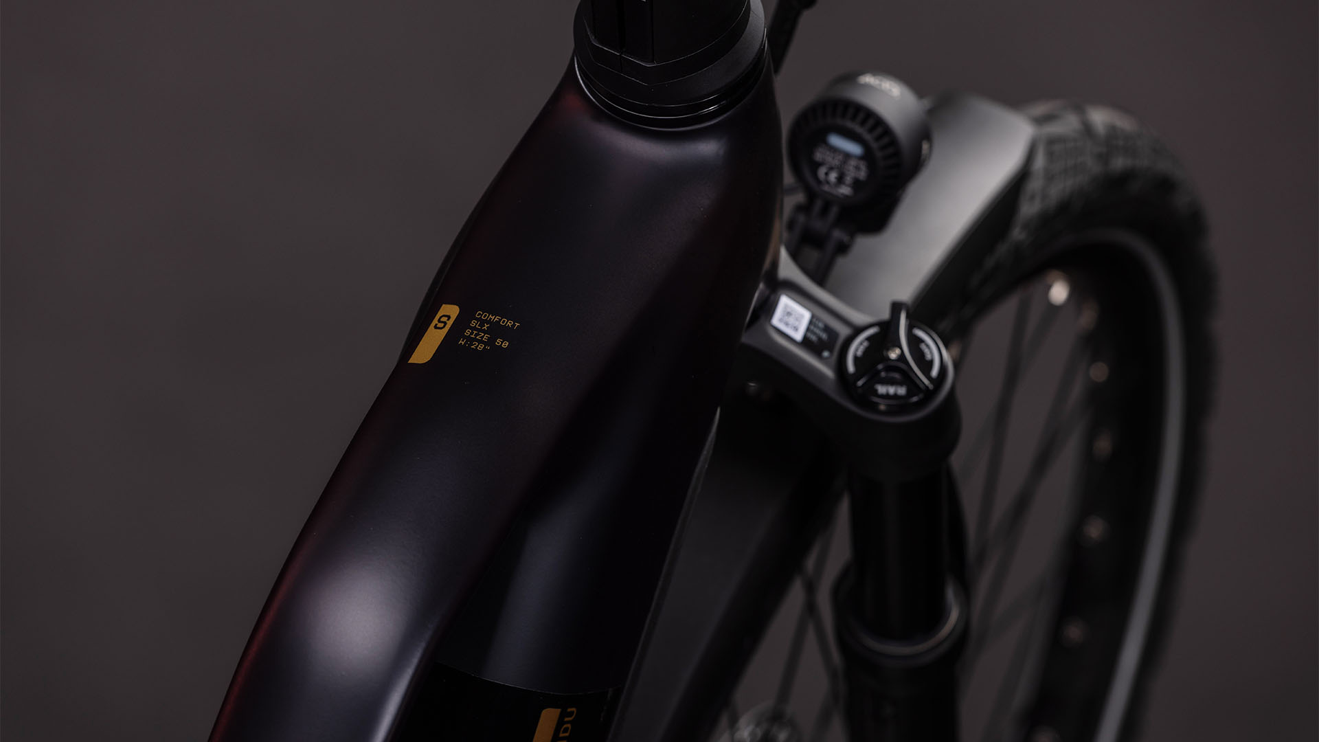 Cube Kathmandu Hybrid Comfort SLX 800 solareclipse´n´gold UN3556 Fahrzeug mit Antrieb durch Lithium-Ionen- Batterien. Transport nach SV 388 und 666 ADR.