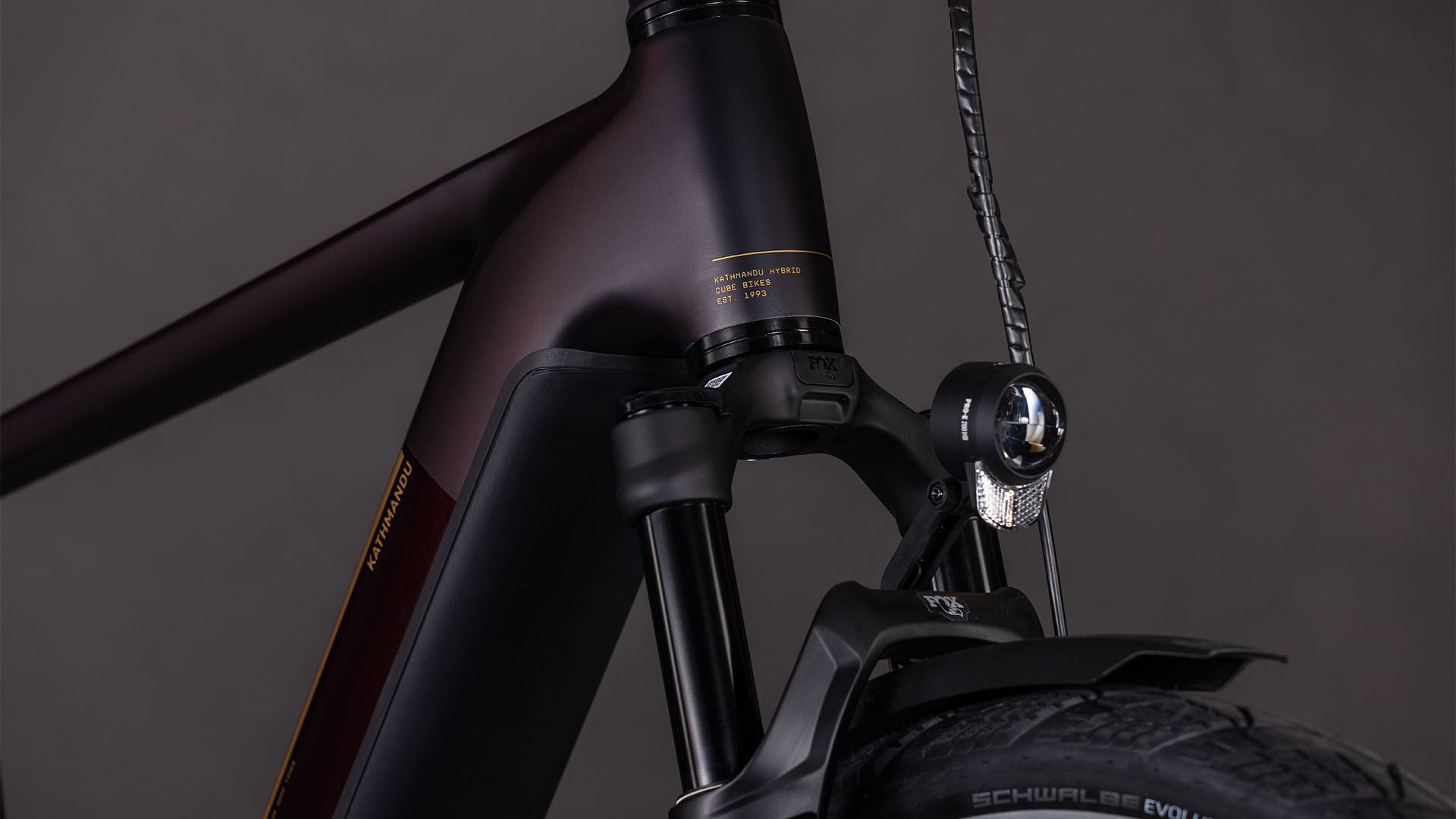 Cube Kathmandu Hybrid Comfort SLX 800 solareclipse´n´gold UN3556 Fahrzeug mit Antrieb durch Lithium-Ionen- Batterien. Transport nach SV 388 und 666 ADR.