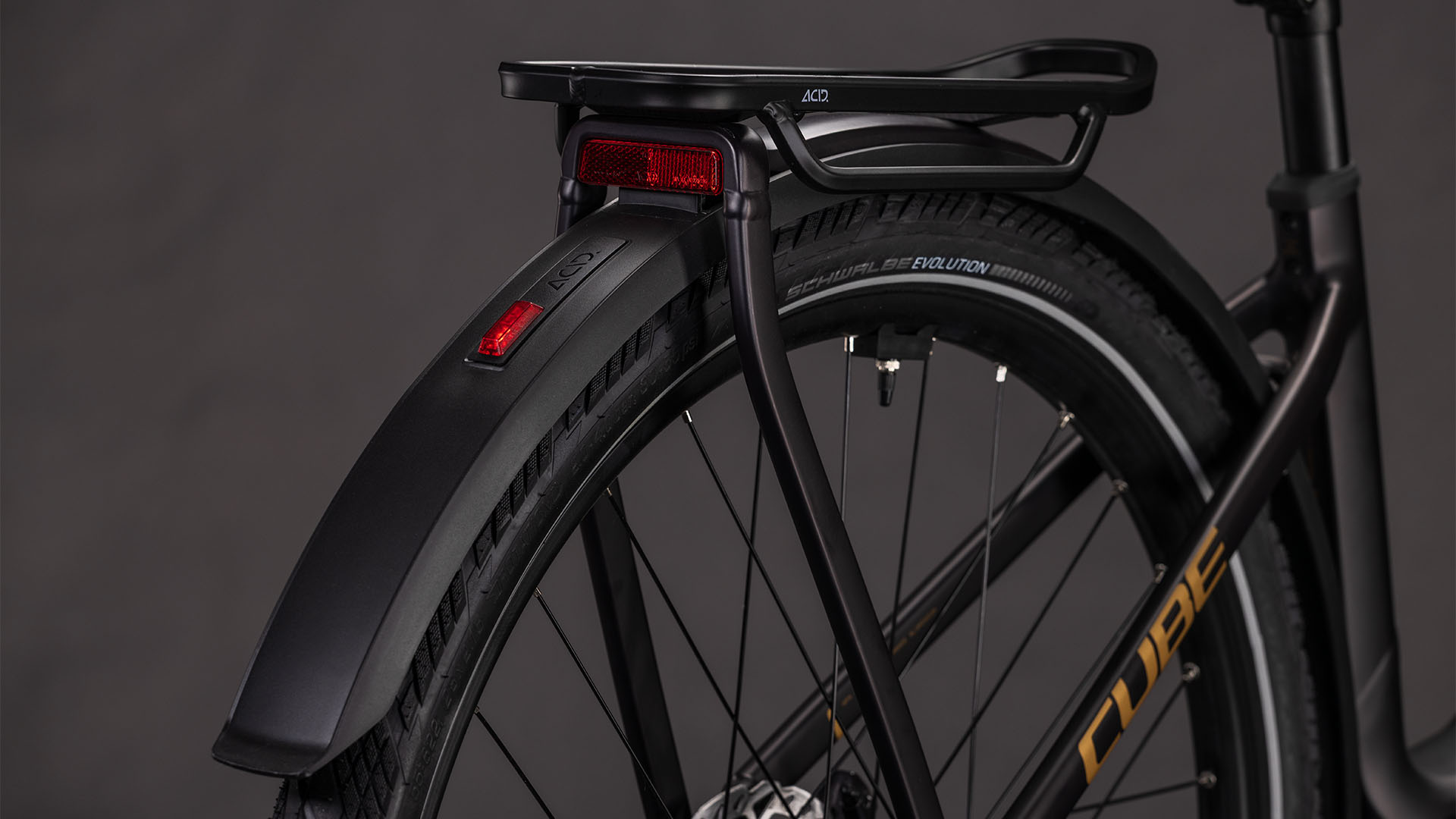 Cube Kathmandu Hybrid Comfort SLX 800 solareclipse´n´gold UN3556 Fahrzeug mit Antrieb durch Lithium-Ionen- Batterien. Transport nach SV 388 und 666 ADR.