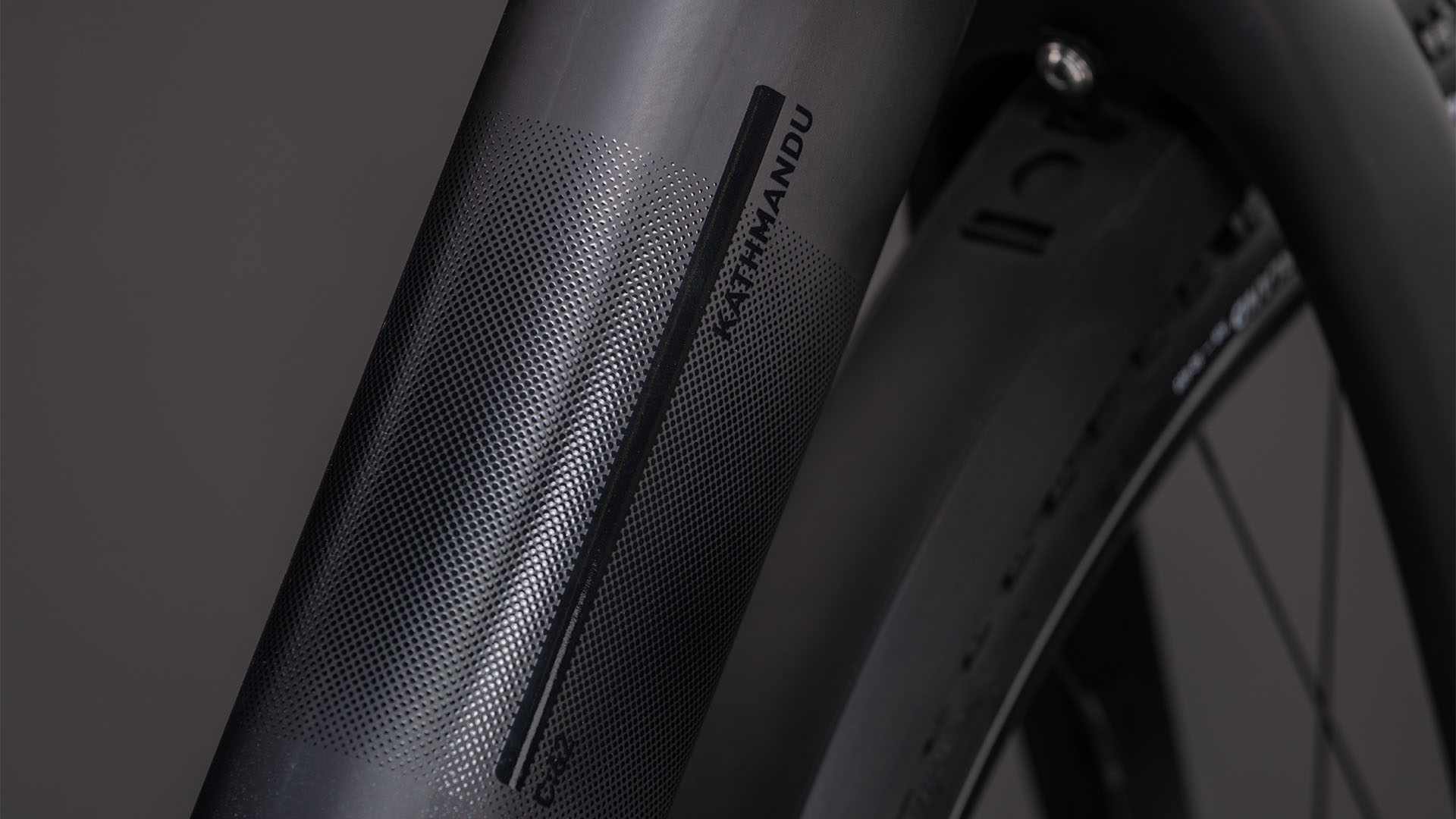 Cube Kathmandu Hybrid C:62 SLX 400X liquidblack´n´bluedust UN3556 Fahrzeug mit Antrieb durch Lithium-Ionen- Batterien. Transport nach SV 388 und 666 ADR.