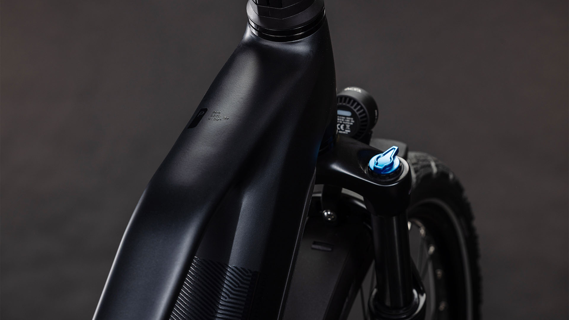 Cube Kathmandu Hybrid Pro 800 coal´n´black UN3556 Fahrzeug mit Antrieb durch Lithium-Ionen- Batterien. Transport nach SV 388 und 666 ADR.