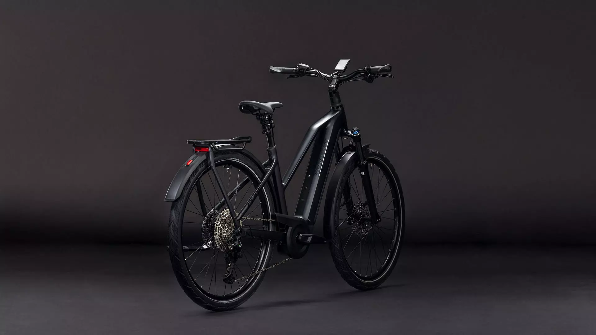 Cube Kathmandu Hybrid Pro 800 coal´n´black UN3556 Fahrzeug mit Antrieb durch Lithium-Ionen- Batterien. Transport nach SV 388 und 666 ADR.