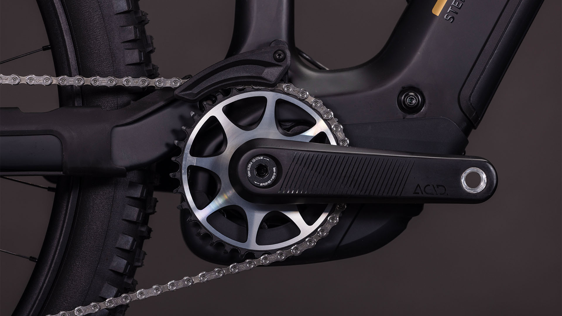 Cube Stereo Hybrid ONE44 HPC AT 800 carbon´n´gold UN3556 Fahrzeug mit Antrieb durch Lithium-Ionen- Batterien. Transport nach SV 388 und 666 ADR.