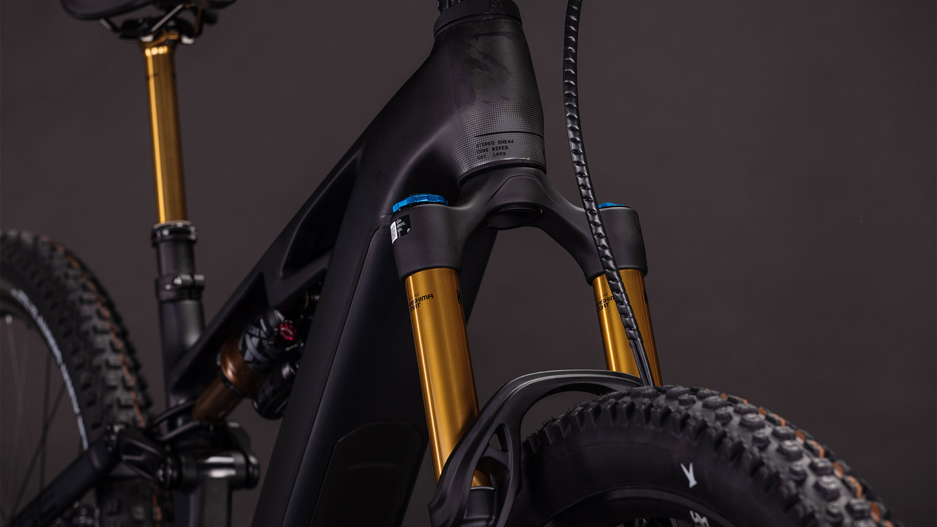 Cube Stereo Hybrid ONE44 HPC AT 800 carbon´n´gold UN3556 Fahrzeug mit Antrieb durch Lithium-Ionen- Batterien. Transport nach SV 388 und 666 ADR.