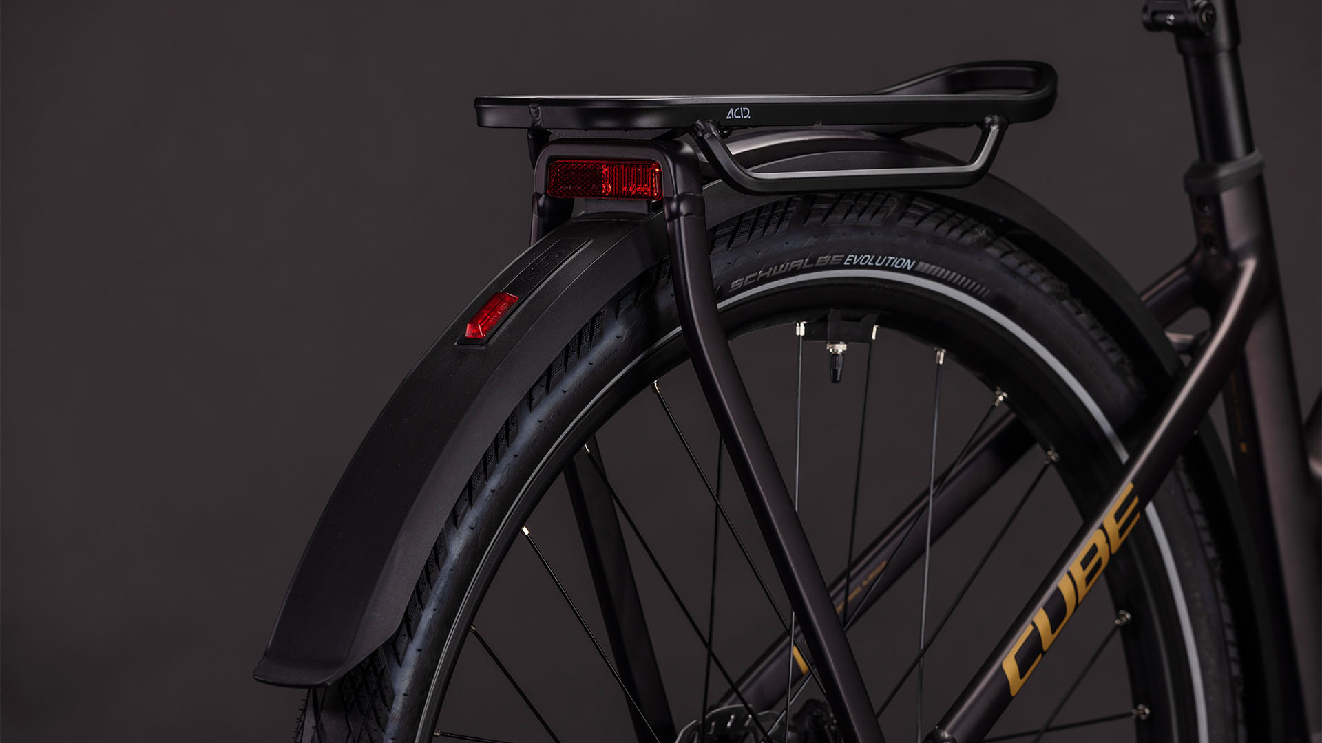 Cube Kathmandu Hybrid Comfort SLX 800 solareclipse´n´gold UN3556 Fahrzeug mit Antrieb durch Lithium-Ionen- Batterien. Transport nach SV 388 und 666 ADR.