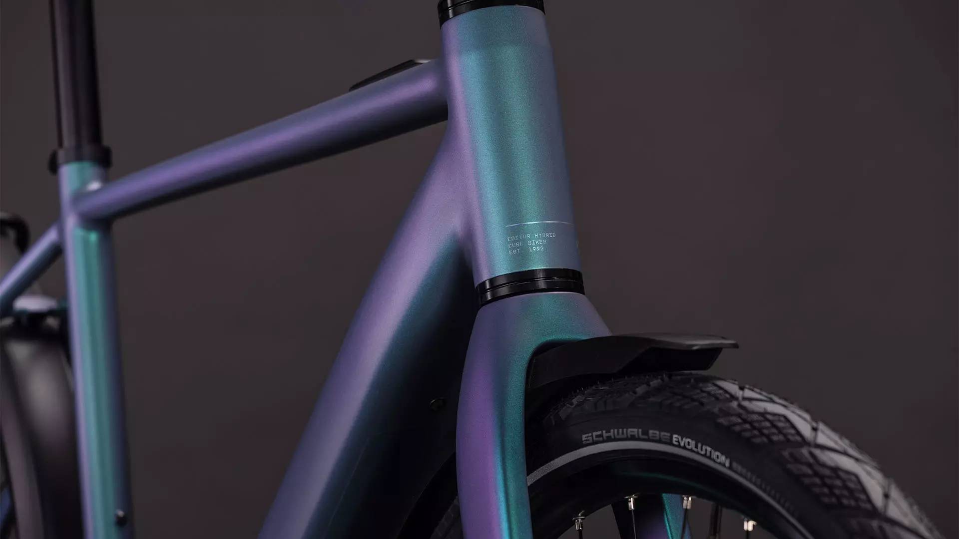 Cube Editor Hybrid SLT 400X FE smaragdgrey´n´prism UN3556 Fahrzeug mit Antrieb durch Lithium-Ionen- Batterien. Transport nach SV 388 und 666 ADR.