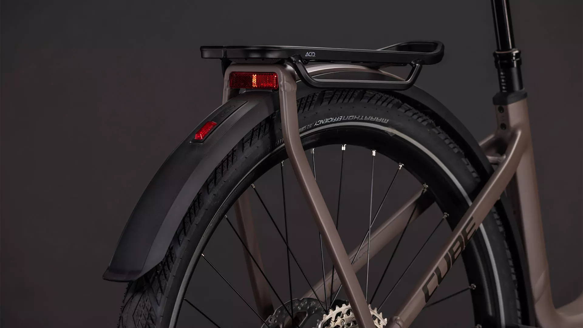 Cube Kathmandu Hybrid EXC 800 cedar´n´chrome UN3556 Fahrzeug mit Antrieb durch Lithium-Ionen- Batterien. Transport nach SV 388 und 666 ADR.