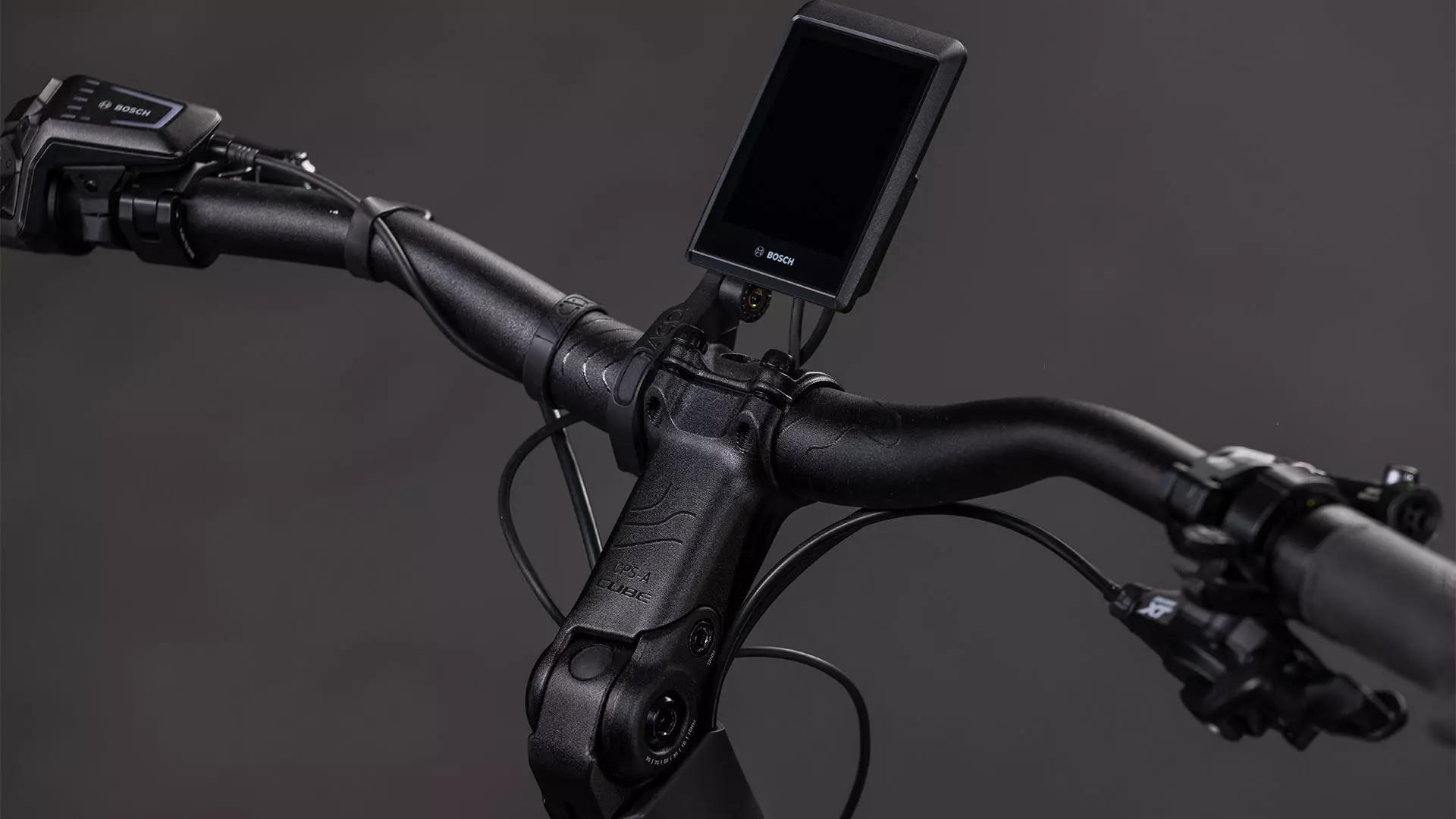 Cube Kathmandu Hybrid C:62 SLX 400X liquidblack´n´bluedust UN3556 Fahrzeug mit Antrieb durch Lithium-Ionen- Batterien. Transport nach SV 388 und 666 ADR.