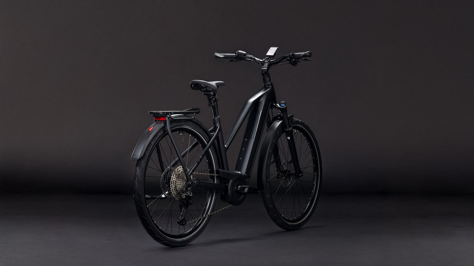 Cube Kathmandu Hybrid Pro 800 coal´n´black UN3556 Fahrzeug mit Antrieb durch Lithium-Ionen- Batterien. Transport nach SV 388 und 666 ADR.