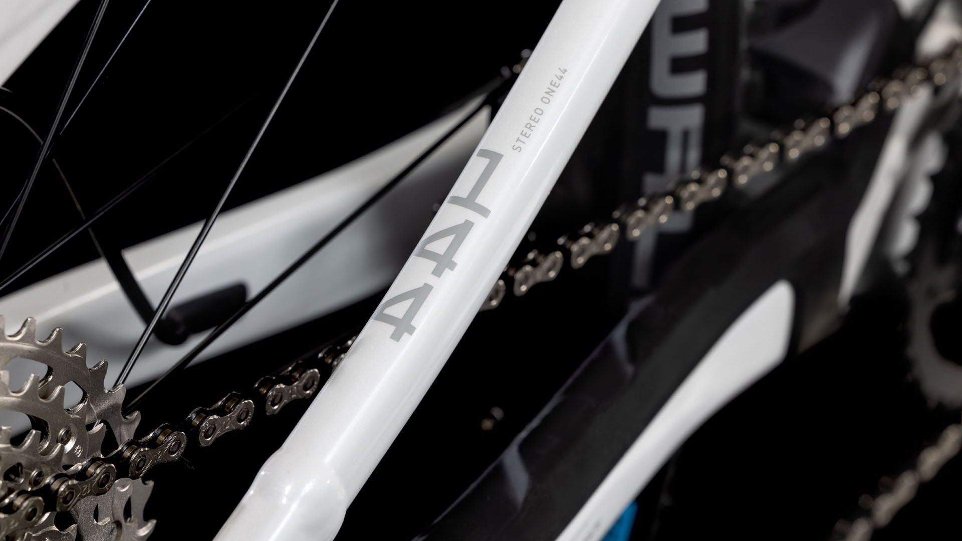 Cube Stereo Hybrid ONE44 EXC 800  metallicwhite´n´black 