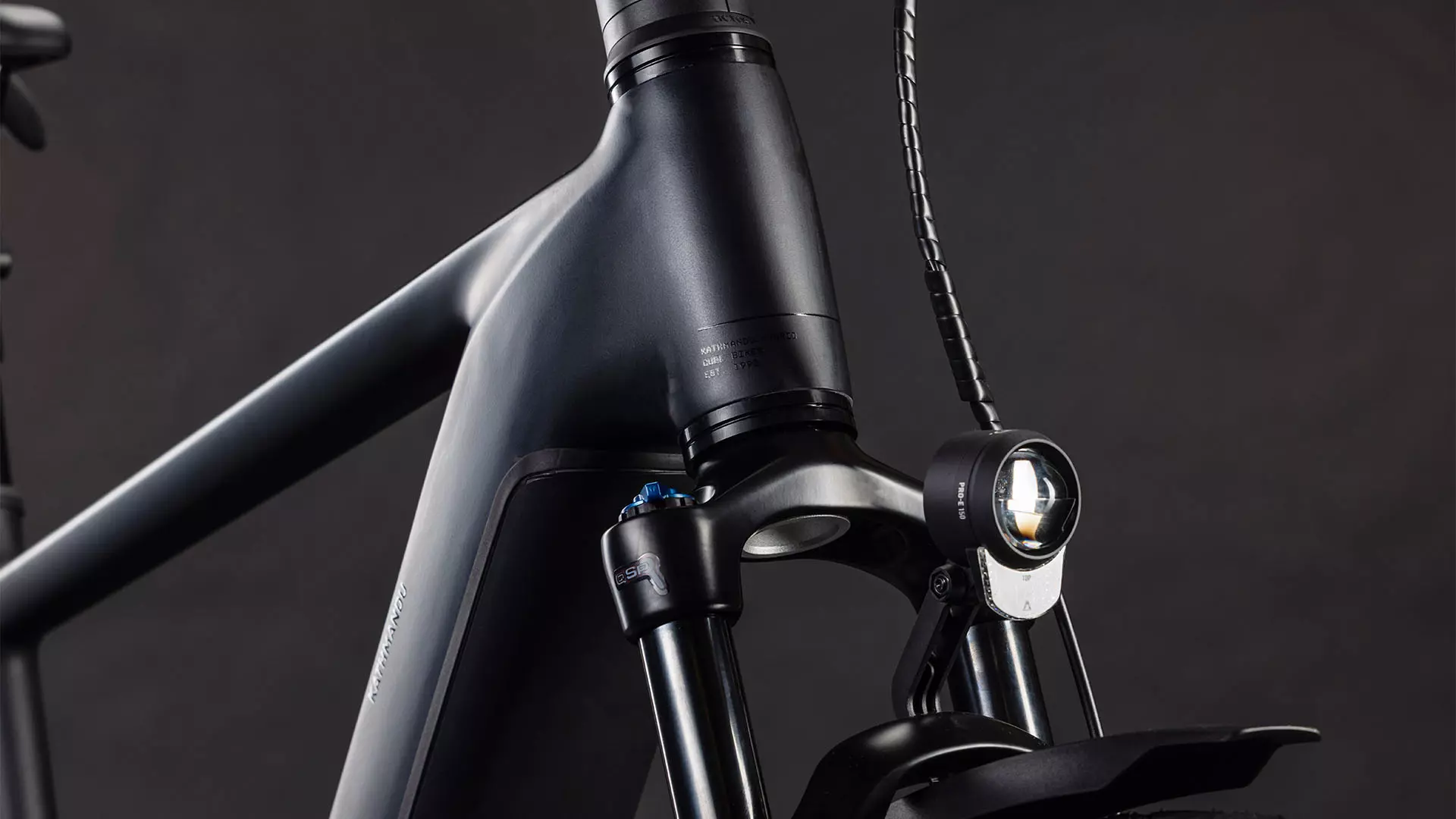 Cube Kathmandu Hybrid Pro 800 coal´n´black UN3556 Fahrzeug mit Antrieb durch Lithium-Ionen- Batterien. Transport nach SV 388 und 666 ADR.